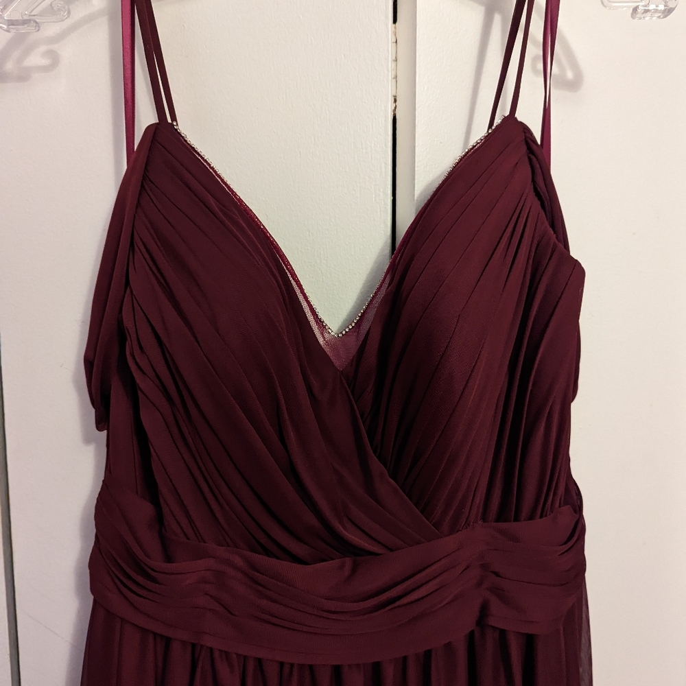 Allure Bridals Bridesmaid Dress, Burgundy, size 16, only worn to try on